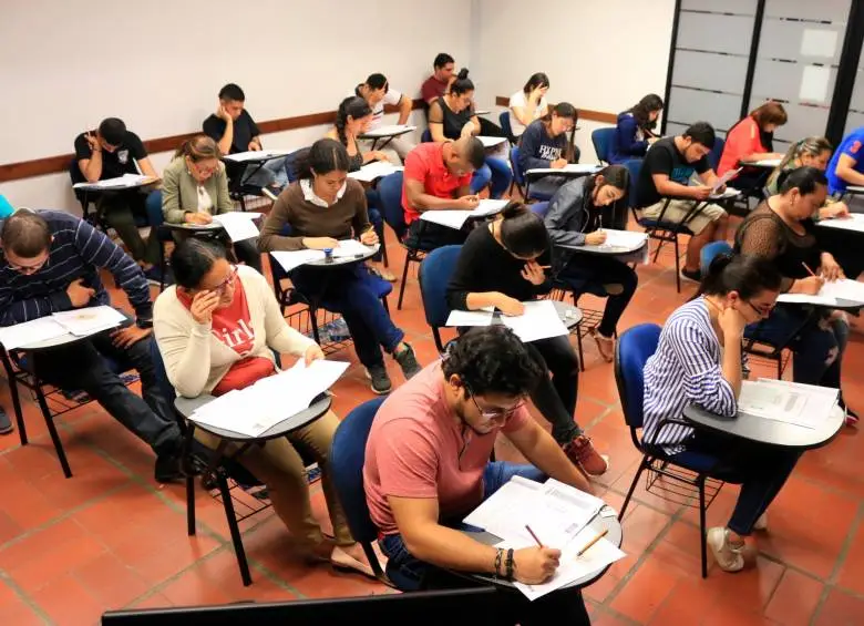 ICFES validación bachillerato, Inscripción, resultados, examen, fechas, puntaje, mínimo, cómo validar diploma Colombia, qué es ser bachiller, edad mínima