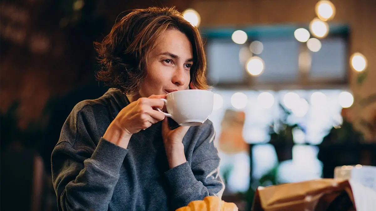 Café descafeinado beneficios y perjuicios, diferencias, desventajas, efectos secundarios del café descafeinado, contraindicaciones, es malo para la salud, realmente no tiene cafeína, el cafe descafeinado es malo para el colesterol